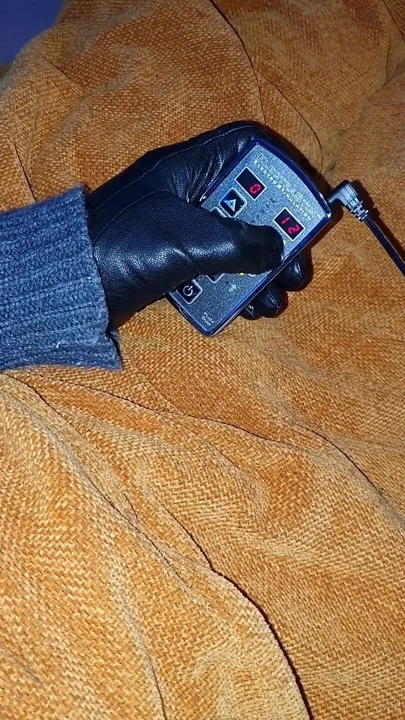 Başka bir akşam kendimi emiyor, cennet gibi hissediyorum