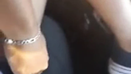 Masturbandose En el carro