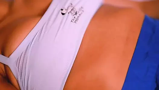 Büyük üvey kız kardeş ve üvey erkek kardeşinin sınıf arkadaşı kütüphanede.