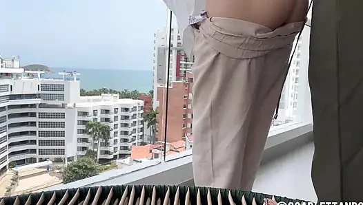 Üvey erkek kardeşim Nastro'nun eski sevgilisiyle tatile gidiyorum