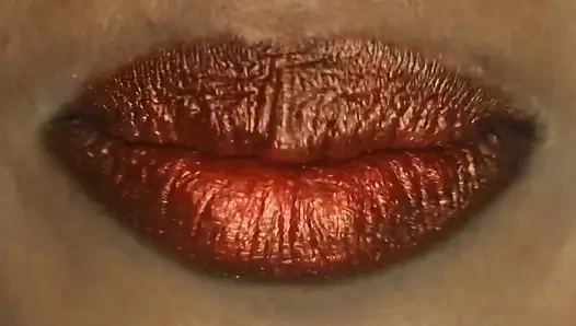 Rocco arkadaşının ateşli annesi Karen Kougar'ı sikiyor