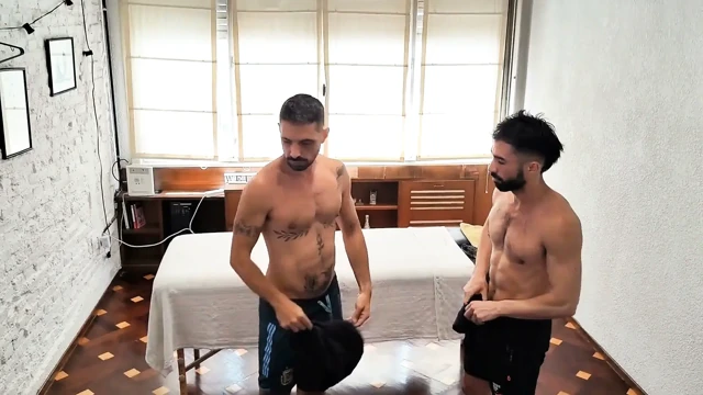 Masajçım İçin Prostat Masajları! Masaj Yapacaktım Ama Sonunda Penisim Onun Yuvarlak Poposunda Oldu