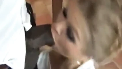 Alisha will einen schwarzen Schwanz