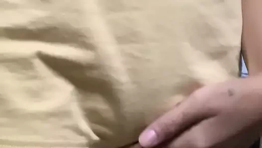 Minik kız onu kedi ile adamlar alay :p