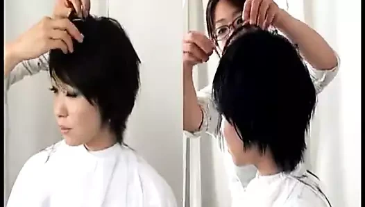 Uzun güzel koyu saçları kes