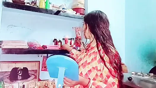 Asyalı Hintli desi kız arkadaş mms sert sikişiyor ve sansasyonel ön sevişme videosunu seviyor