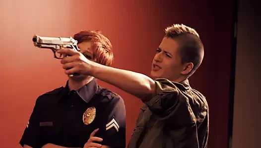 Büyük memeli sürtük anal parmaklıyor