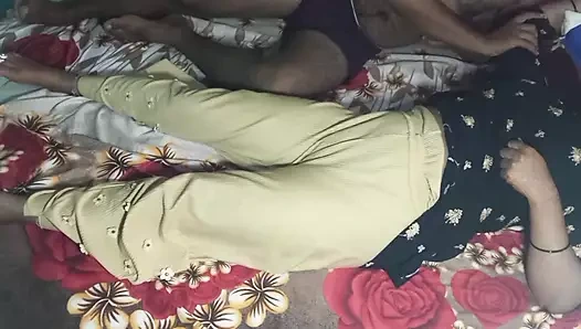 En güzel Hintli ateşli kız romantizm yaşıyor.