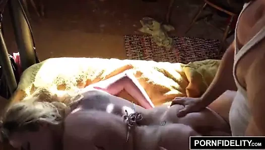 Pornfidelity şımarık titted bikini bebek iris gül creampied