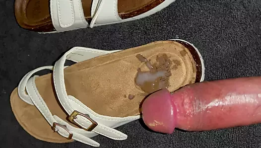 Kullanılmış birkenstock'un üzerine boşalma