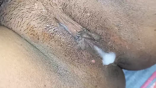 Kız arkadaşım büyük yarağımı istiyor, ben de ona veriyorum ve seksten zevk alıyoruz