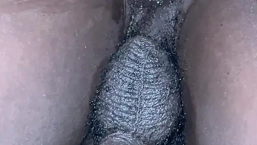 Fışkırtana kadar yavaş ve derinden sikiliyor