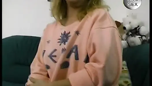 Oyuncu seçmelerinde sarışın olgun duş alıyor ve amcık oynuyor