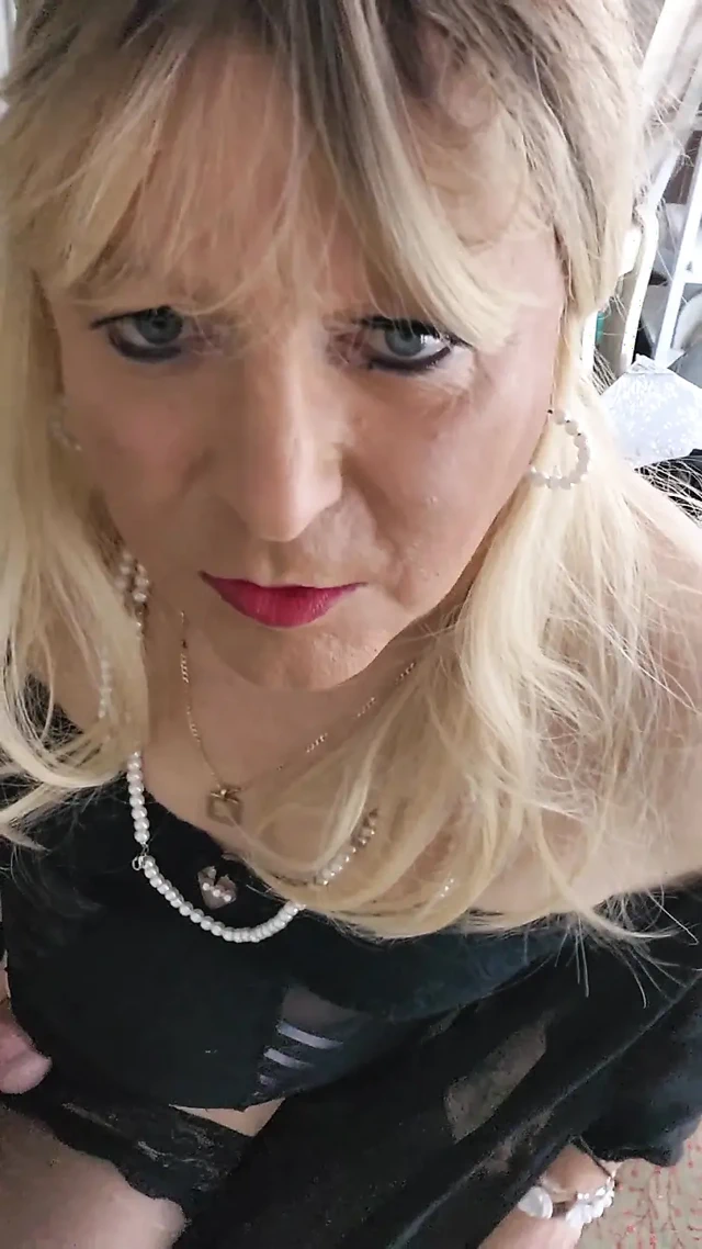 Dün, küçük bir sarışın