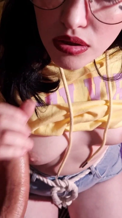 Üvey baba, senin gibi yüzüme boşal üvey annenin yüzüne boşalıyor