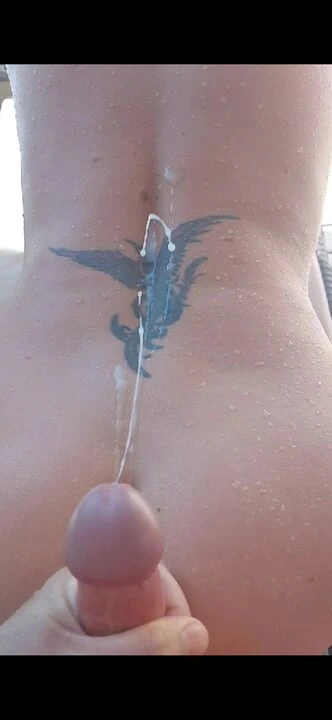 Havuz kenarında ağır çekim boşalma