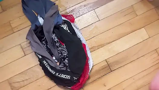 Sapık oda arkadaşım her iki deliğe 10 çift külot dolduruyor