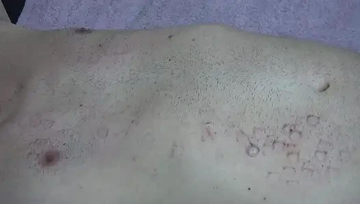 Eisen mit absätzen am körper
