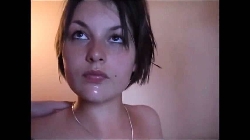 Seksi kız arkadaşın bir başkasıyla ilgileniyor!