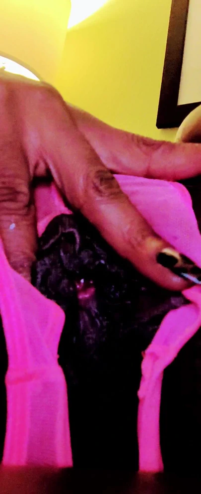 Çikolatalı orta yaşlı seksi kadın