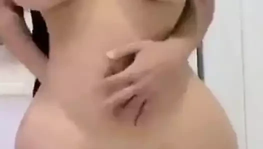 Büyük patikli güzel kadınlar