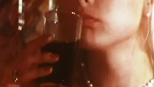 Kanlı dudaklar (1977)