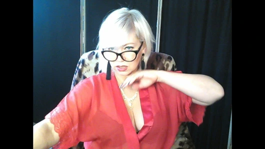 Milf pornstar aimeeparadise: geleceğin süper sürtük ilk adımları