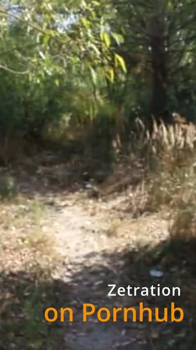Masummuş gibi davranıyor ama ağzı aksi takdirde açık havada maskeli bakış açısı sakso çekiyor
