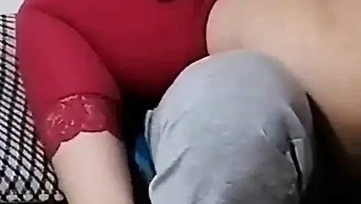 Üvey anne cummy tangasını kokluyor - bu baba değil, senin lanet yükün!