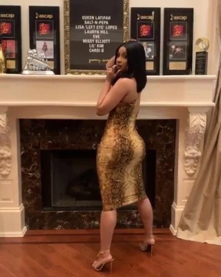 Cardi b jiggling o göt