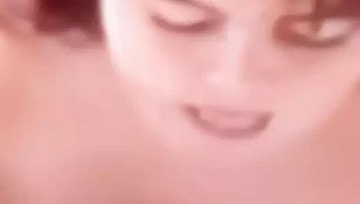 Rompiendo el culo a esposa tetona