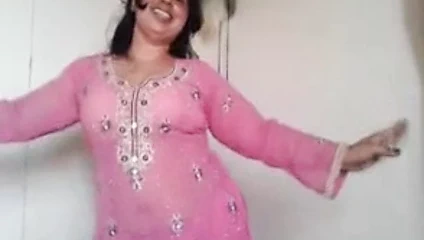 Karaçi şehrinde Pakistan shumaila dansı
