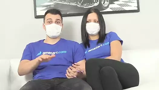 Azgın çift koronavirüs üvey anne çiftten korkmuyor