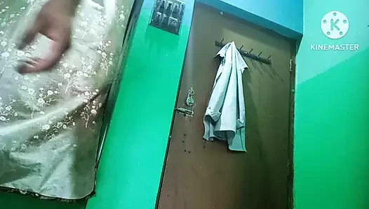 Yeni Güney Hintli üvey anne ev yapımı desi üvey oğluyla seks yapıyor