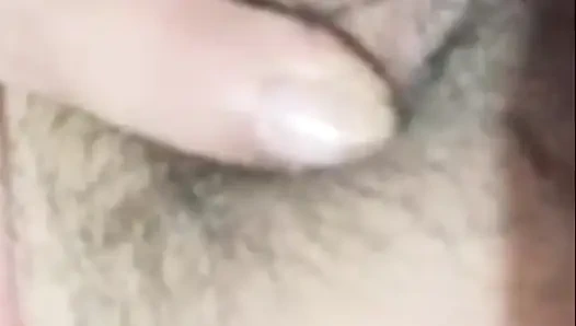 Asyalı Kız Vajinasını Ve Büyük Göğüslerini Gösteriyor