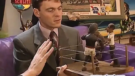 Hizmetçiyi seks ve yumruk sokma için temizliyor -dvd-