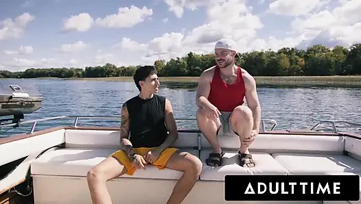 ADULT TIME - heteroseksüel arkadaşlar Marcus Mcneil ve Angel Elias hayal kırıklığı yaratan tekne gününü sert sikişe dönüştürüyor
