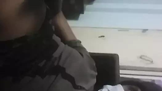 Yalnız, görevden sıkılmış