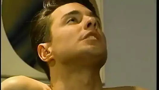 Yakışıklı eşcinsel adam sevgilisinin göt deliğini sikiyor