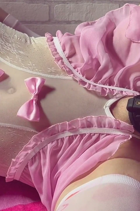 Sevimli pembe kadın kılıklı göbek şişkinlik - taşaklar derin anal dildo