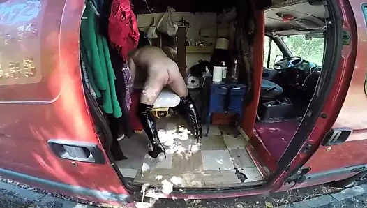 lope en camionnette au bois