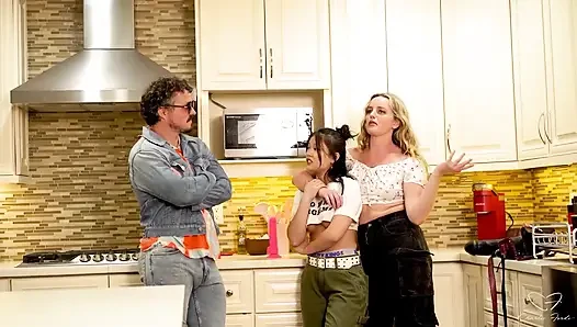 Charlie Forde, Robby Apples, Lulu Chu'nun yer aldığı time traveller'ın yarağı