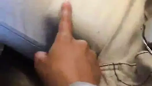 Arkadaşımın horoz şişkinliğini hissetmeye cesaret et