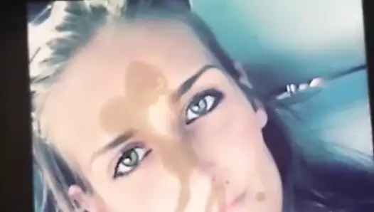 Oyuncu-gurl'a saygı duruşu