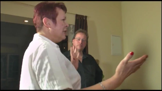 Şişman evli çift yatak odasında