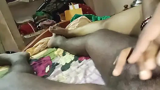 Üvey kız kardeşim evime gelip yarağımı tutsa ve bana hissettirse