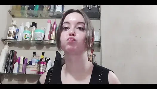 Drying My Hair. Islaktan kuru ve yumuşaka nasıl gittiğine bayılıyorum