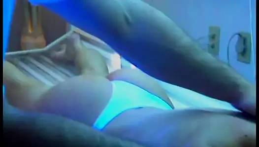 Genç kız yaşlı bir adama oral seks yapıyor