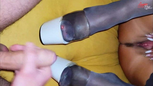 Orta yaşlı seksi kadının amına büyük boşalma