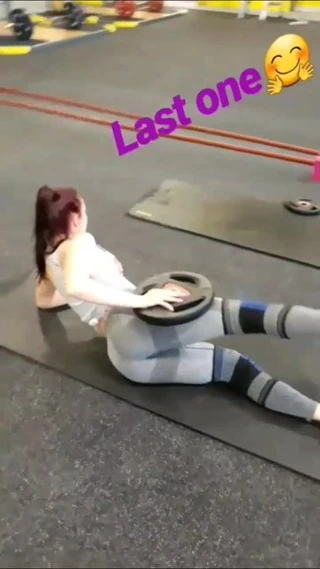 Benim iş arkadaşım sürtük onu iş dışarı terliyor